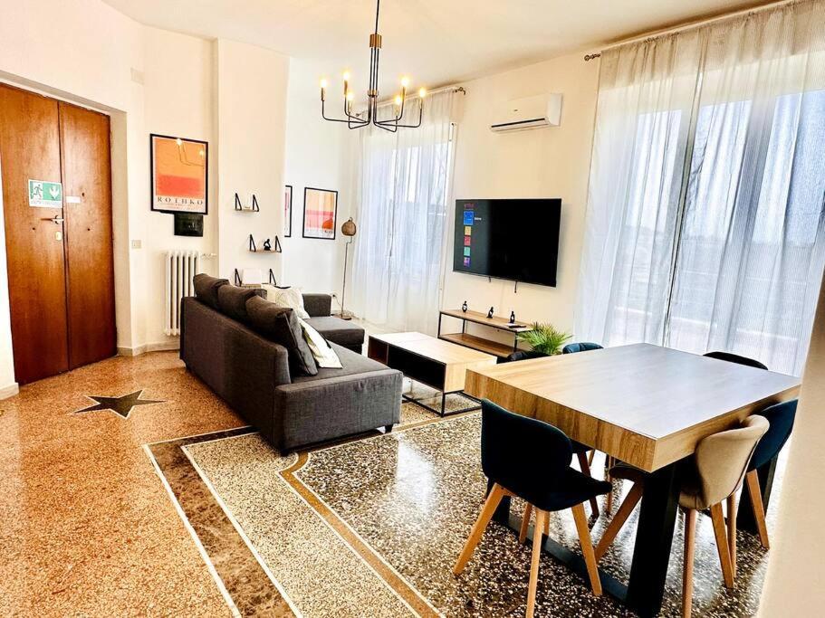 Attico Lussuoso Roma Centro Apartment Exterior photo